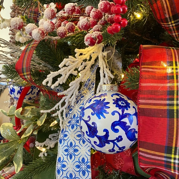 Handpainted Chinoiserie Christmas Ornament Set - Picture 4 of 7